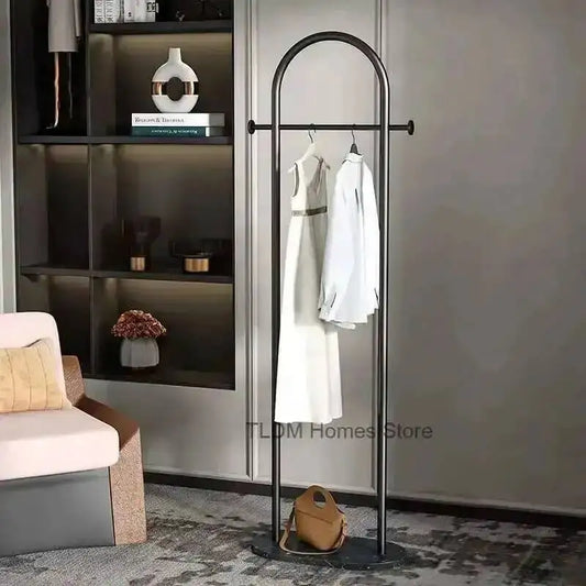 Portant vêtements autoportant pour rangement efficace